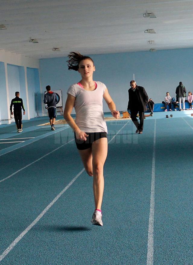 Cosmina Lupaşcu s-a impus în proba de 200 metri la juniori II