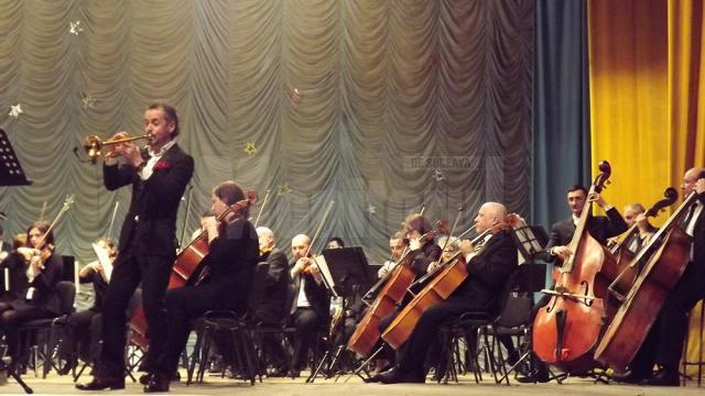 Aplauze îndelungi la finalul Concertului de Crăciun oferit de Filarmonica din Botoşani