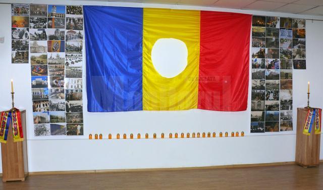 „In memoriam eroilor Revoluţiei române şi martirilor din închisorile comuniste”