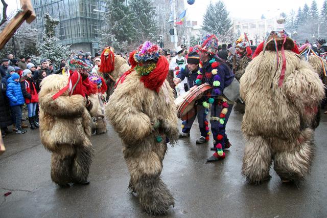 Sucevenii au admirat peste 1.500 de urători, la Festivalul de datini şi obiceiuri de Anul Nou