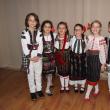Colindele româneşti, primite cu aplauze la Festivalul obiceiurilor de iarnă „Florile dalbe” din Cernăuţi