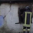 Doi bătrâni morţi şi un al treilea în stare gravă, după ce au luat foc în propriile case