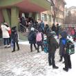 Părinţi nemulţumiţi că elevii aşteaptă în frig începerea cursurilor, la o şcoală din Burdujeni