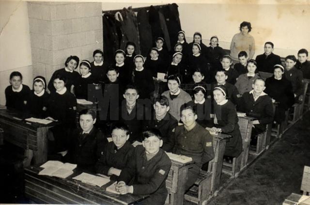 Clasa a  IX-a E, în anul  1964