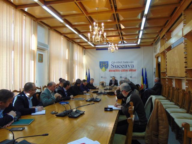 Comitetul pentru Situaţii de Urgenţă al judeţului Suceava s-a întrunit, ieri, în şedinţă extraordinară, la solicitarea preşedintelui acestuia, prefectul Florin Sinescu