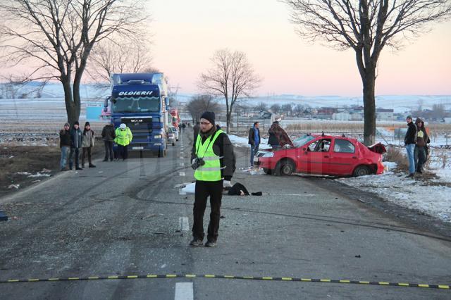 Poliţiştii au precizat ca accidentul s-a petrecut din cauza depăşirii imprudente şi a vitezei