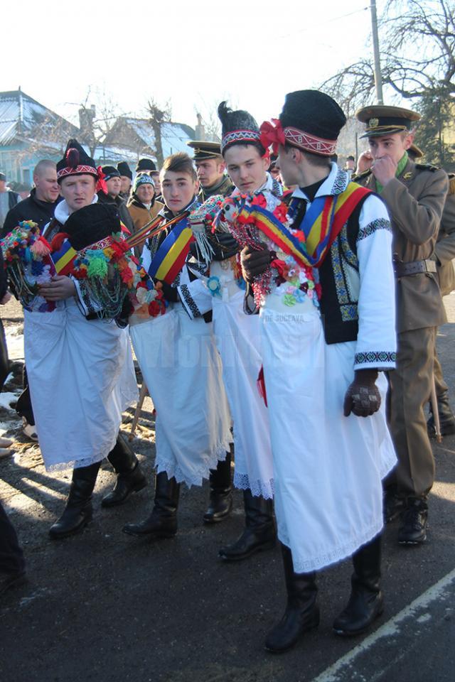 Parada obiceiurilor de iarnă, în centru comunei Drăguşeni
