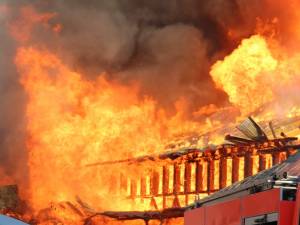 Incendiul violent de la Arhiepiscopia Sucevei şi Rădăuţilor