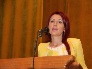 Steliana Miron: „După ceea ce s-a întâmplat în ultimul timp în Rădăuţi, după arestarea şi suspendare unui primar, şi apoi numirea unui primar interimar, mi-am exprimat intenţia de a candida”