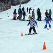 Pe pârtiile din Vatra Dornei au apărut personaje din desene animate, iar micii schiori au primit lecţii gratuite