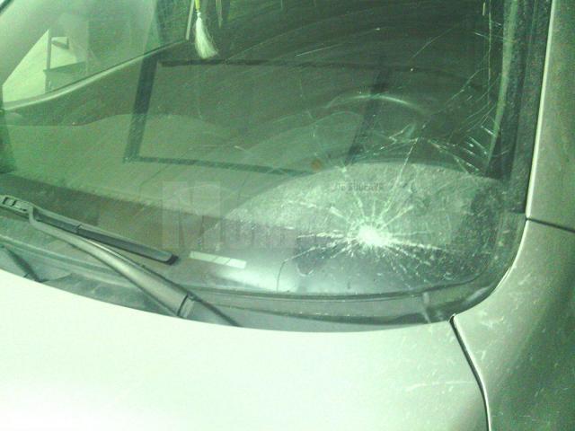 Viceprimarul Tiberiu Epifanie Maerean şi-a găsit maşina personală, o Toyota RAV4, avariată, ieri seară, în parcarea din curtea Primăriei municipiului Rădăuţi