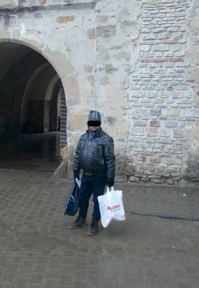 Prins după ce a furat o sacoşă din incinta Mănăstirii “Sfântul Ioan cel Nou”