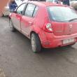 Dacia Sandero a fost lovită din spate