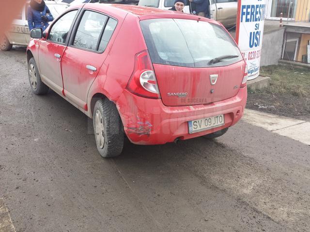 Dacia Sandero a fost lovită din spate