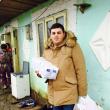 O familie necăjită din satul Dragomirna, ajutată de câţiva oameni cu suflet mare