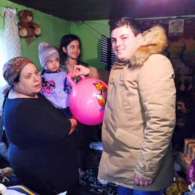 O familie necăjită din satul Dragomirna, ajutată de câţiva suceveni