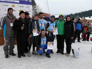 Echipa României locul III, împreună cu primarul Ilie Boncheş, antrenorii şi oficialii FRBS