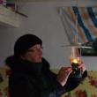 Trăiesc la lumânare şi lampă cu petrol, la doar câţiva kilometri de Suceava