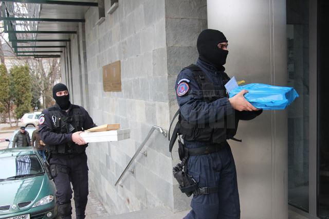 Comisarul Marius Ciotău a fost săltat cu mascaţii pe 22 decembrie 2014 şi adus la DNA, fiind reţinut pentru 24 de ore