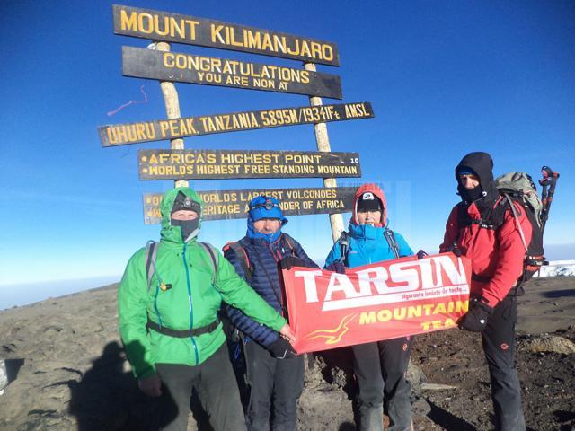 Patru suceveni au ajuns pe Kilimanjaro, acoperişul Africii