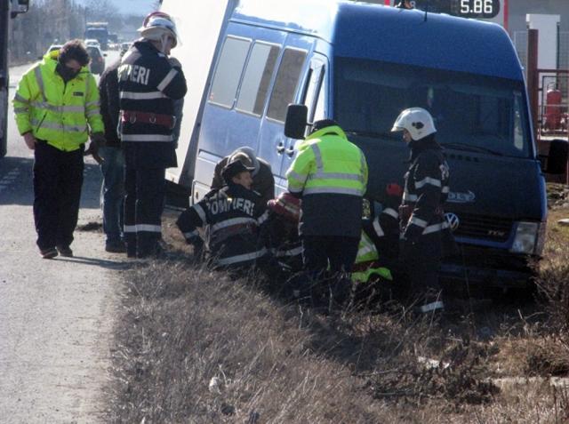 O autoutilitară înmatriculată în Suceava a fost implicată într-un accident rutier care s-a petrecut ieri, în municipiul Bistriţa. Foto: bistriteanul.ro