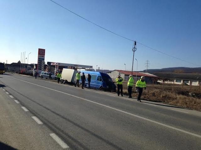O autoutilitară înmatriculată în Suceava a fost implicată într-un accident rutier care s-a petrecut ieri, în municipiul Bistriţa. Foto: bistriteanul.ro