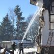 37 de pompieri, cu şapte autospeciale cu apă, s-au luptat cu flăcările