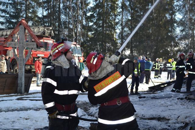 O biserică de lemn din secolul XIX, monument istoric, distrusă de un incendiu