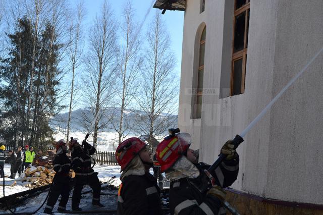 O biserică de lemn din secolul XIX, monument istoric, distrusă de un incendiu