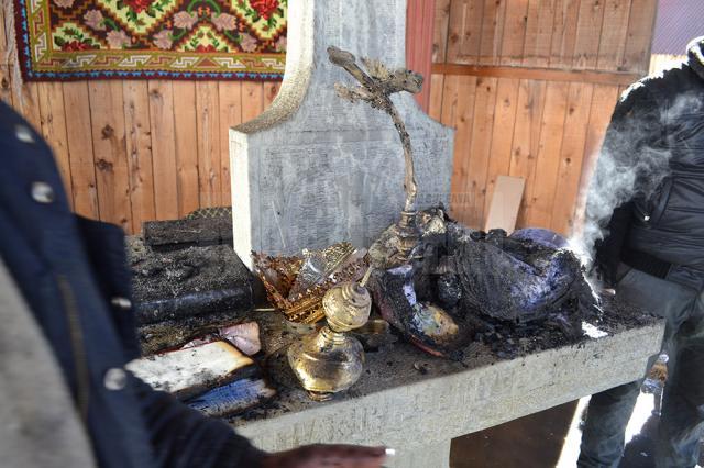 O biserică de lemn din secolul XIX, monument istoric, distrusă de un incendiu