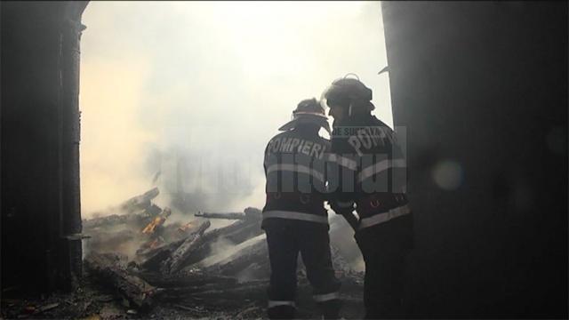 O biserică de lemn din secolul XIX, monument istoric, distrusă de un incendiu