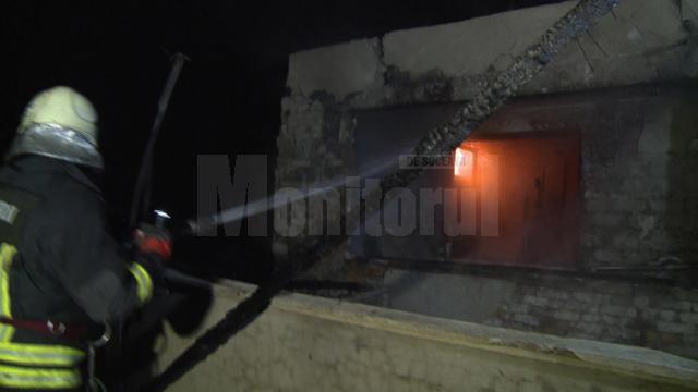 În locuinţa care a ars stăteau cuscrii primarului din Milişăuţi, Mircea Laurus, şi fiica edilului, împreună cu doi copii minori