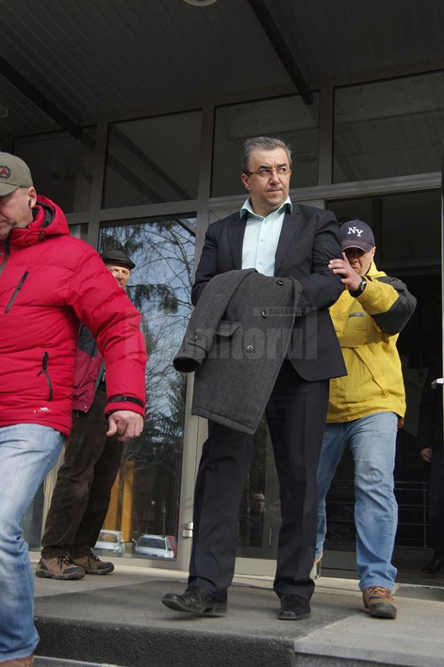 Prefectul Florin Sinescu a fost reţinut pentru 24 de ore