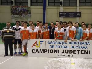 Poza de grup cu finalistele primei ediţii a Campionatului judeţean de futsal