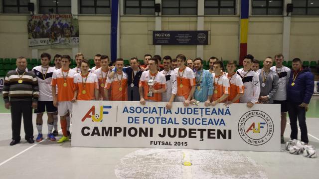 Poza de grup cu finalistele primei ediţii a Campionatului judeţean de futsal