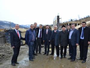 Ministrul Agriculturii, Daniel Constantin, a vizitat, ieri, şantierul viitorului Centru de Economie Montană Ce-MONT din Vatra Dornei