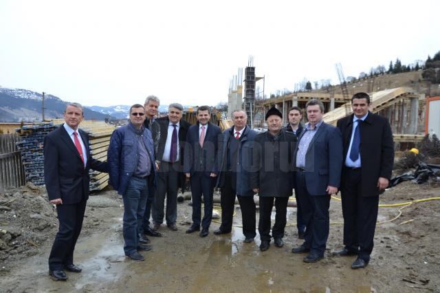 Ministrul Agriculturii, Daniel Constantin, a vizitat, ieri, şantierul viitorului Centru de Economie Montană Ce-MONT din Vatra Dornei
