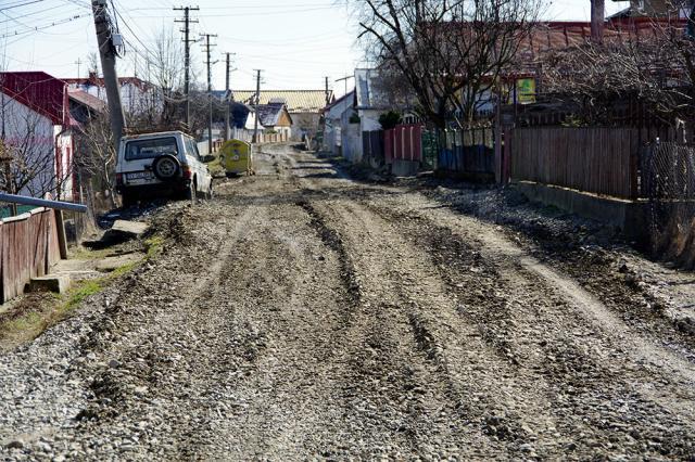 Strada de pământ Mihail Sadoveanu, din municipiul Suceava, se asfaltează în acest an