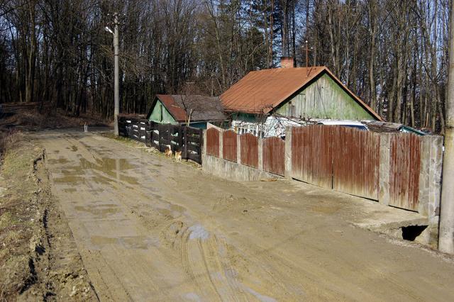 Strada de pământ Mihail Sadoveanu, din municipiul Suceava, se asfaltează în acest an