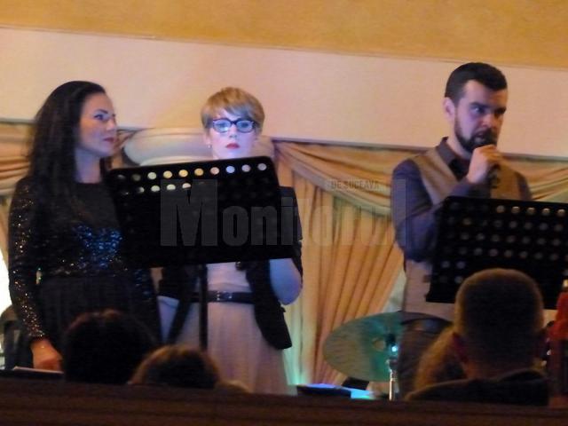 Un buchet de melodii pentru sucevence, oferit de artiştii Mirel Manea, Vlad Miriţă şi Bogdan Vlădău