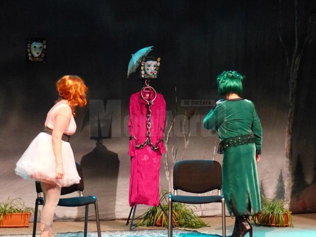 Problemele societăţii româneşti, reflectate cu umor în piesa „Triunghiul femeilor”