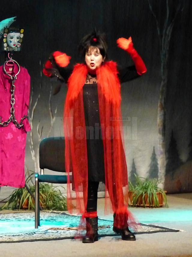 Problemele societăţii româneşti, reflectate cu umor în piesa „Triunghiul femeilor”