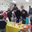 Preşcolarii de la Grădiniţa „Prichindel” au realizat mărţişoare pentru copiii au autism
