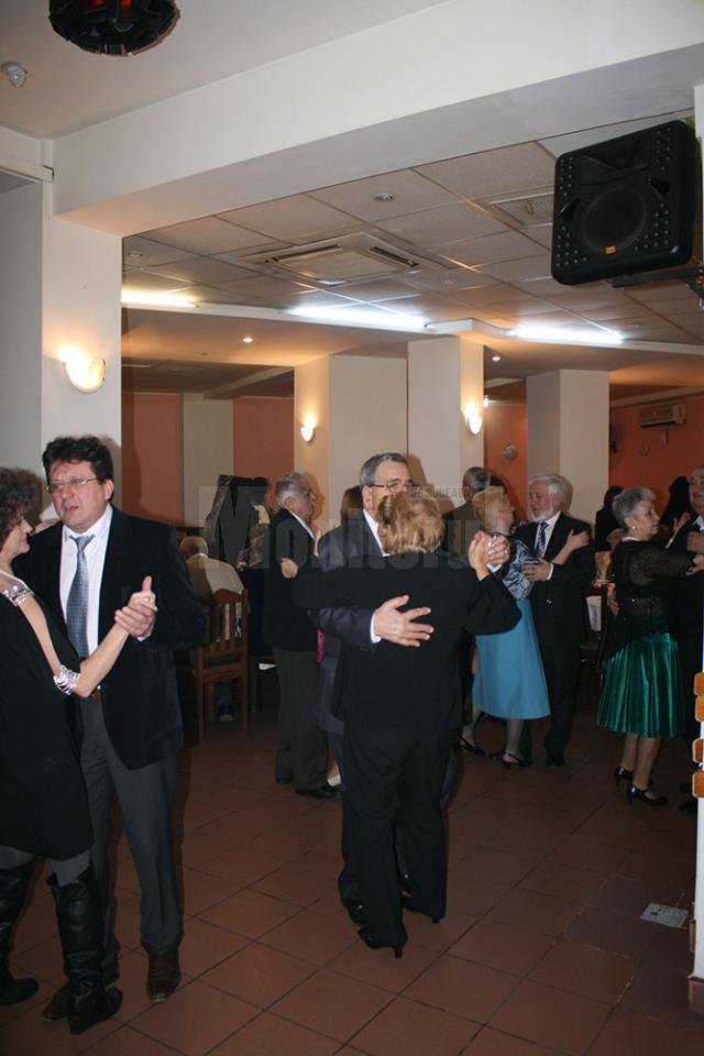 Petrecerea, una aşteptată an de an de membrii Asociaţiei Pensionarilor CFR Suceava şi nu numai