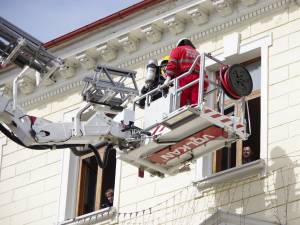 Aplicaţie cu un incendiu simulat la Palatul de Justiţie