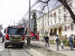 Aplicaţie cu un incendiu simulat la Palatul de Justiţie