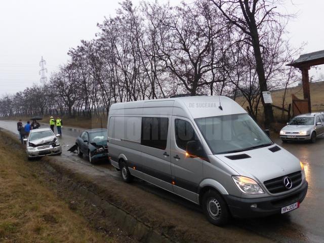 Accident cu trei maşini, la intrarea în Suceava dinspre Ipoteşti