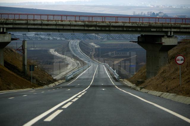 După şapte ani, primii 5,5 km din şoseaua de centură a Sucevei s-au deschis traficului rutier