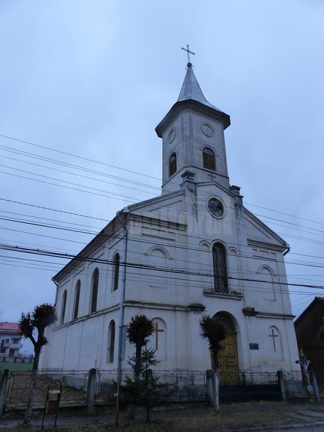 Două biserici construite în Arbore de etnicii germani, la începutul secolului XX, lăsate în paragină