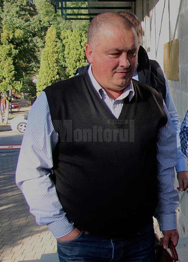 Pentru Nicolae Chiriac, primarul oraşului Broşteni, dosarele penale curg unul după altul